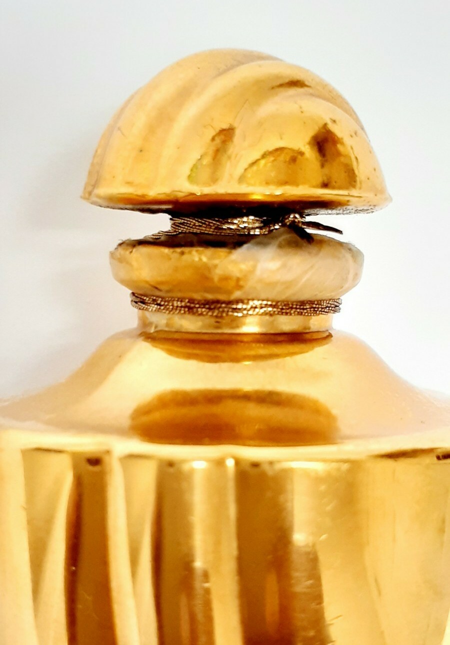 gold bottle perfume
